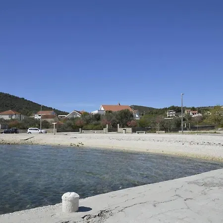 Lovely 2-bed In Close To Apartamento