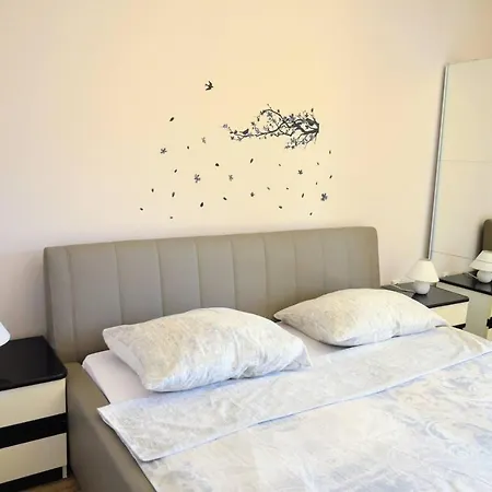 Lovely 2-bed In Close To * Vinišće