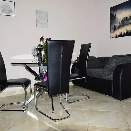 Lovely 2-bed In Close To * Vinišće