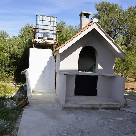 Lovely 2-bed In Close To Vinišće