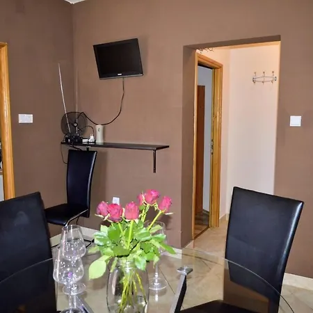 Lovely 2-bed In Close To