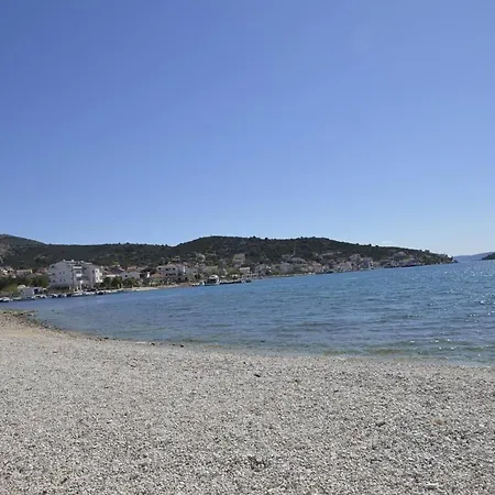 Lovely 2-bed In Close To Vinišće