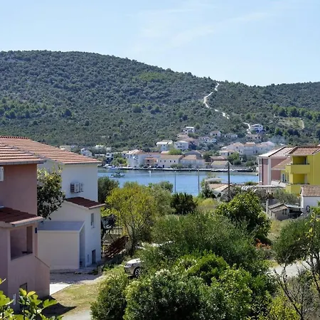 Lovely 2-bed In Close To Vinišće