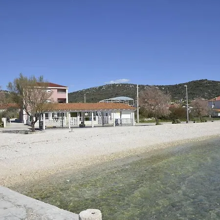 Apartament Lovely 2-bed In Close To Vinišće