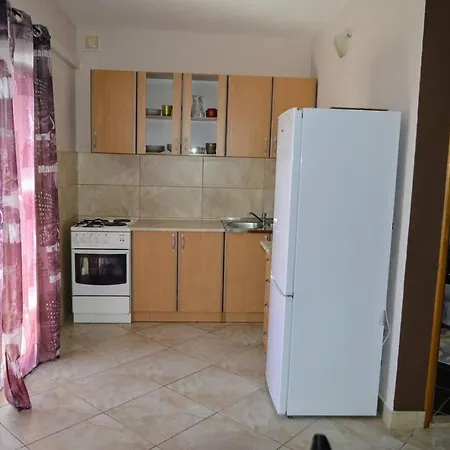 Apartament Lovely 2-bed In Close To Vinišće