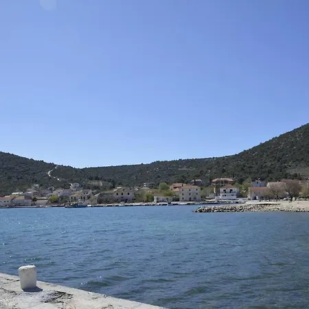 Lovely 2-bed In Close To Apartament Vinišće